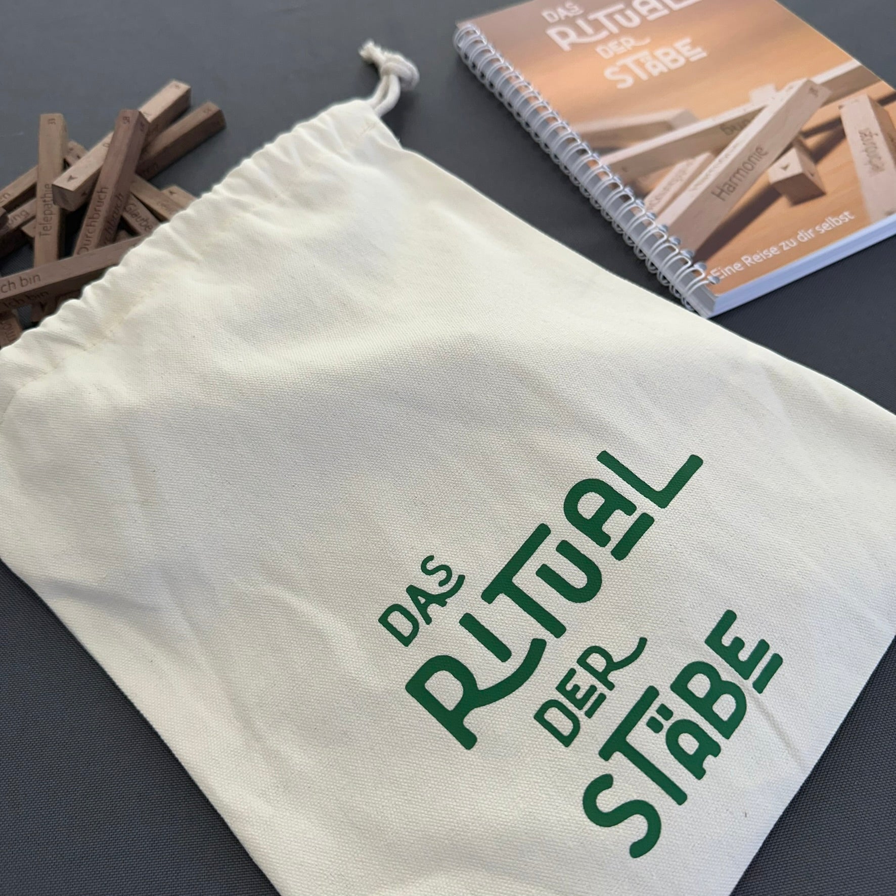 "Das Ritual der Stäbe" Set in Walnuss
